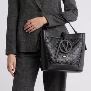 VALENTINO BY MARIO VALENTINO Callie Medallion Leather Shoulder Bag In Black